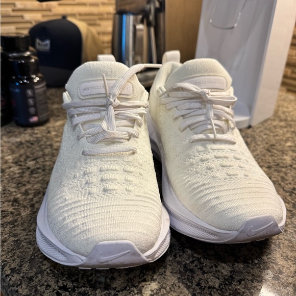 Women’s size 8 Nike Infiniti Run 4 ALL White - Picture 2 of 7